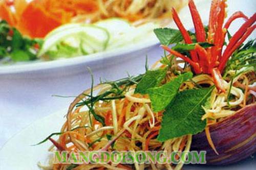 Cách làm món nộm gà hoa chuối ngon giòn và không bị thâm chát