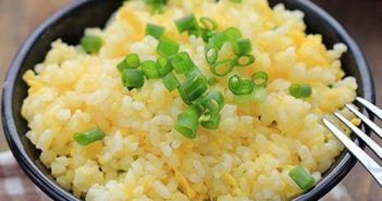Cách làm cơm rang trứng thơm ngon hấp dẫn cho bữa điểm tâm sáng siêu tiết kiệm Cách làm cơm rang trứng thơm ngon hấp dẫn cho bữa điểm tâm sáng siêu tiết kiệm 5