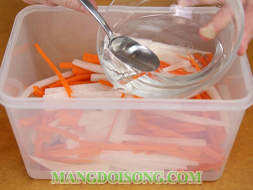 Cách làm đồ chua cơm tấm ngon từ củ cải và cà rốt đơn giản tại nhà 4