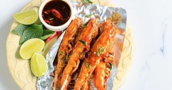 Cách làm tôm nướng muối ớt ngon thơm nồng kiểu thái đang gấy sốt thế giới ẩm thực Cách làm tôm nướng muối ớt ngon thơm nồng kiểu thái đang gấy sốt thế giới ẩm thực 7