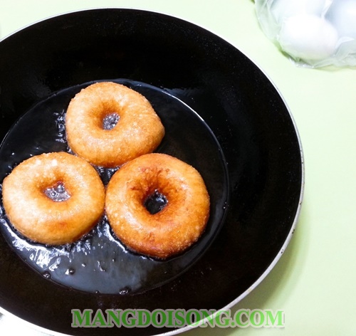 Cách làm bánh donut đơn giản nhất phủ đường ngon hấp dẫn ăn vào là thích 7