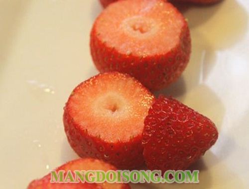 CÁCH LÀM BÁNH ÔNG GIÀ NOEL QUẢ DÂU TÂY ĐẸP MẮT CHO GIÁNG SINH AN LÀNH 2
