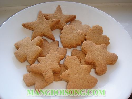 CÁCH LÀM BÁNH QUY GỪNG ĐẸP TẶNG CHO NGƯỜI YÊU MỪNG NGÀY LỄ NOEL 3