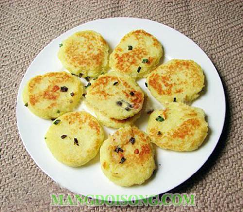 Cách làm chả khoai chiên thơm ngon giòn tan rôm rã cùng bạn bè 4