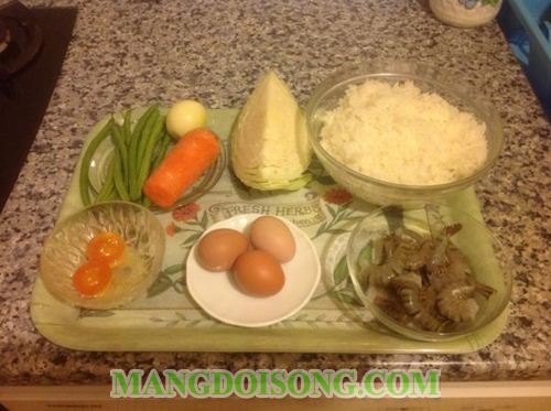 CÁCH LÀM CƠM CHIÊN CUỘN TRỨNG NGON ĐẸP CHO NGÀY ĐẦU NĂM MỚI MAY MẮN 1