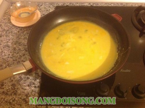 CÁCH LÀM CƠM CHIÊN CUỘN TRỨNG NGON ĐẸP CHO NGÀY ĐẦU NĂM MỚI MAY MẮN 3