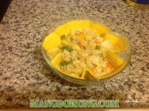 CÁCH LÀM CƠM CHIÊN CUỘN TRỨNG NGON ĐẸP CHO NGÀY ĐẦU NĂM MỚI MAY MẮN 4