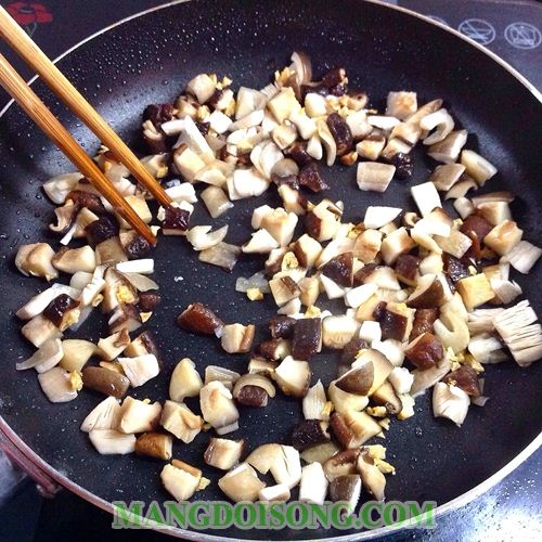CÁCH LÀM CƠM CHIÊN GÀ THUẦN CHAY THEO PHONG CÁCH ẨM THỰC THÁI LAN 3
