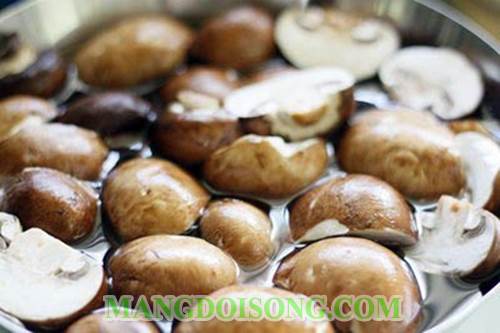Cách làm gà xào nấm rơm ngon miệng thơm phức đẹp mắt 1