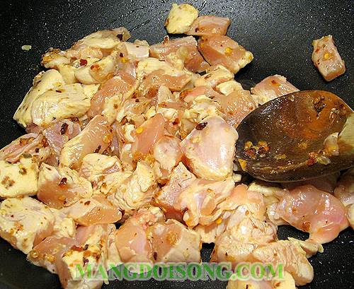 Cách làm gà xào nấm rơm ngon miệng thơm phức đẹp mắt 2