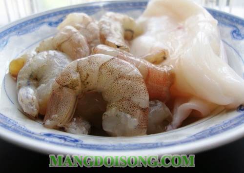 CÁCH LÀM GỎI MIẾN HẢI SẢN MANG PHONG CÁCH ẨM THỰC THÁI LAN 1