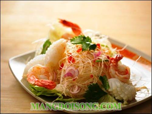 CÁCH LÀM GỎI MIẾN HẢI SẢN MANG PHONG CÁCH ẨM THỰC THÁI LAN 4