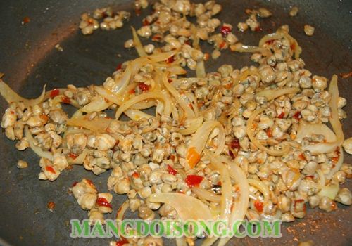 CÁCH LÀM HẾN XÀO SA TẾ CAY NGON CHO TIỆC NHẬU 4