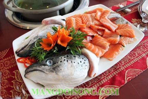 Cách nấu lẩu đầu cá hồi chua ngọt ngon mát cho ngày hè oi bức 2