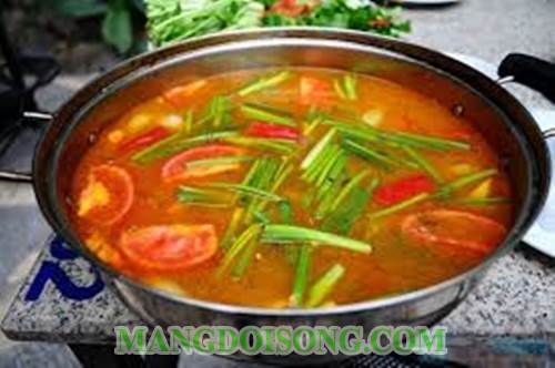 Cách nấu lẩu đầu cá hồi chua ngọt ngon mát cho ngày hè oi bức 3
