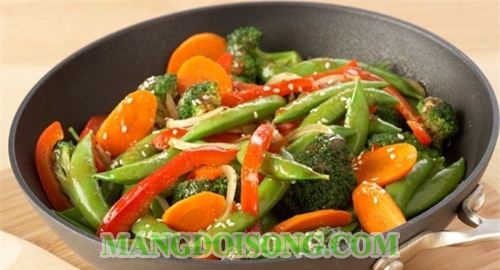 CÁCH LÀM MÓN CHAY MÌ QUẢNG XÀO NẤM KIM CHÂM NGON 3
