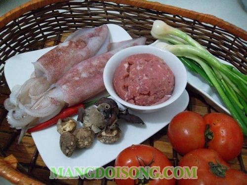 CÁCH LÀM MỰC NHỒI THỊT SỐT CÀ CHUA CHO BỮA CƠM THÊM NGON 1