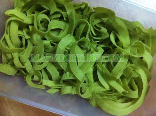 CÁCH LÀM MỨT DỪA LÁ DỨA THANH NGỌT XANH ĐẸP MẮT CHO NGÀY TẾT 4