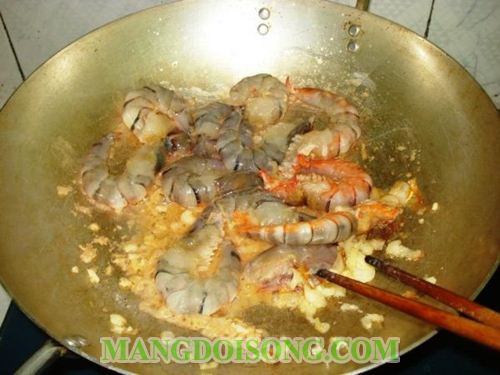 CÁCH LÀM TÔM SỐT CÀ CHUA NGON CHO CÁC NGƯỜI NỘI TRỢ ÍT THỜI GIAN 2