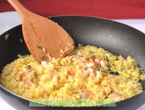 Cách làm trứng chiên cuộn cơm hàn quốc đẹp mắt ngon miệng 5