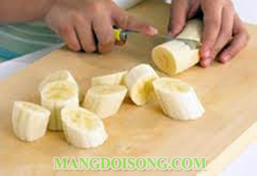 Cách nấu chè chuối thơm béo ngon ngất ngây hấp dẫn mọi người 2