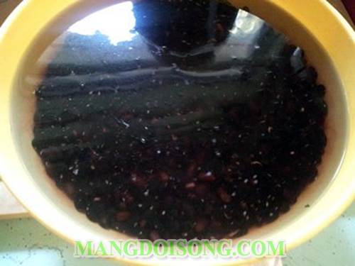 Cách nấu xôi đậu đen thơm ngon trông rất đẹp mắt 2
