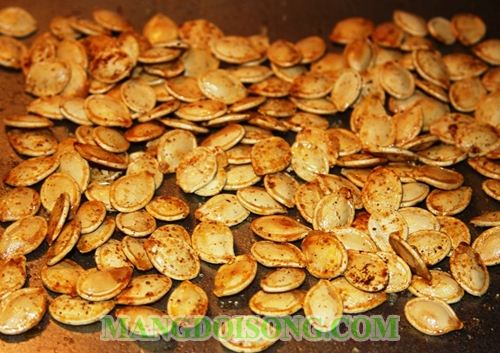 CÁCH RANG HẠT BÍ THƠM NGON CHO NGÀY TẾT NGUYÊN ĐÁN 2