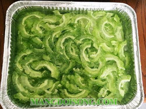 Cách xào khổ qua trứng vịt thơm ngon hấp dẫn cho bữa cơm thêm ngon miệng 2