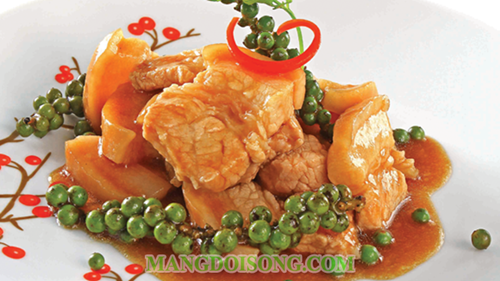 HƯỚNG DẪN MÓN THỊT BA RỌI KHO TIÊU XANH ẤM ÁP CHO MÙA LẠNH 3