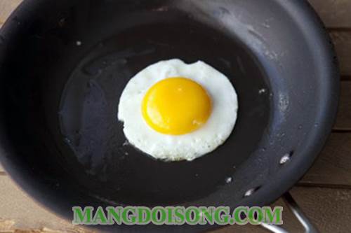 Cách chiên trứng ốp la đẹp mắt thơm ngon như nhà hàng dùng trong bữa cơm nhanh cho ngày bận rộn 2