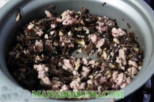 Cách làm bánh cuốn nhân nấm thịt thơm ngon nhanh chóng đơn giản cho bữa sáng thêm thú vị 3
