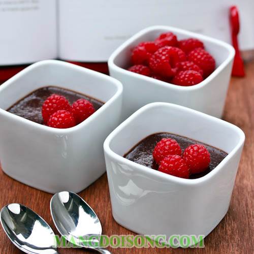 Cách làm bánh flan socola ngon trang trí bằng quả mâm xôi đẹp ngất ngây ai thấy cũng mê 4