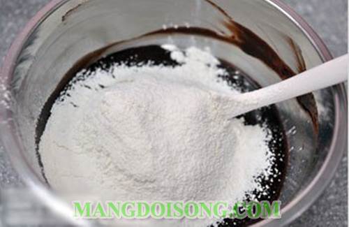 Cách làm bánh kem socola brownie mix mát lạnh sảng khoái dùng để tráng miệng sau bữa ăn 4