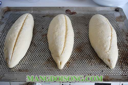 Cách làm bánh mì mỏng vỏ ruột dai giòn thơm đơn giản ngay tại bếp gia đình 6