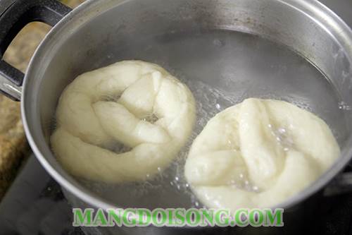 Cách làm bánh mì ngọt nướng kem trứng vàng óng đẹp mắt dùng làm món ăn vặt hàng ngày 7