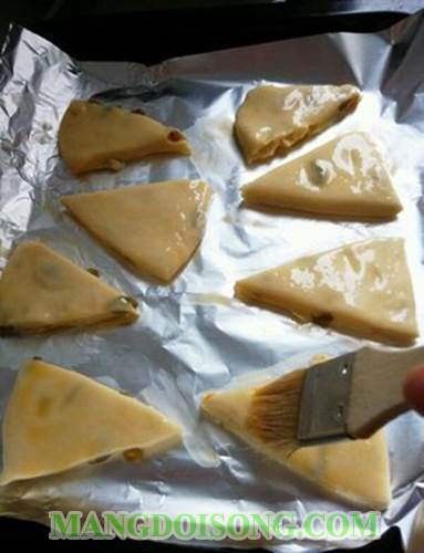 Cách làm bánh trứng nhân nho khô ngon miệng độc đáo đơn giản dùng làm món ăn vặt ngon 9