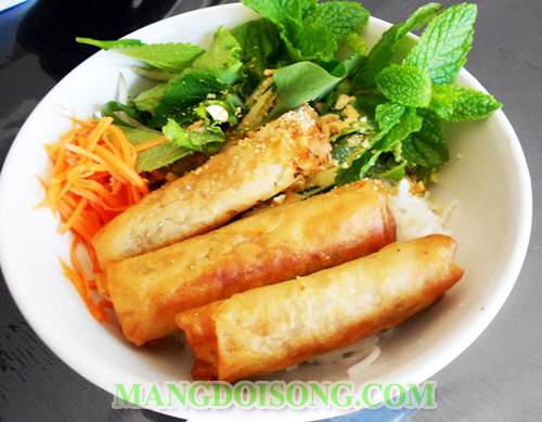 Cách làm bún chả giò thơm ngon cho bữa sáng thêm hấp dẫn 4