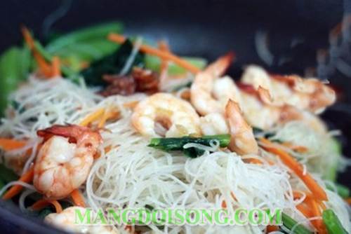 Cách làm bún gạo xào tôm thơm ngon nạp nhanh năng lượng cho bữa sáng gia đình thêm hưng phấn 8