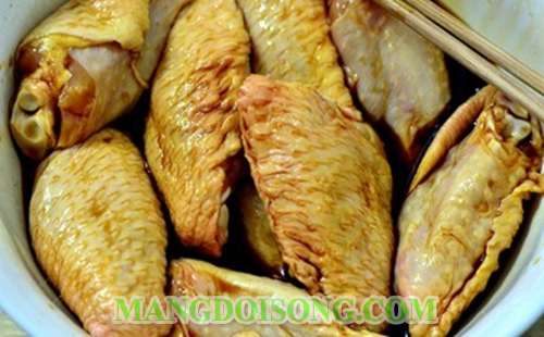 Cách làm cánh gà nướng tỏi thơm ngon giòn rụm chế biến đơn giản cho bữa cơm thanh đạm 1
