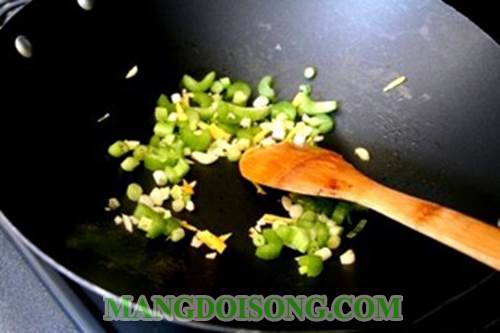Cách làm cơm chiên chay thơm ngon thanh đạm dùng làm món điểm tâm cho bữa sáng 3