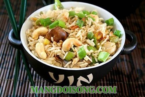 Cách làm cơm chiên chay thơm ngon thanh đạm dùng làm món điểm tâm cho bữa sáng 7