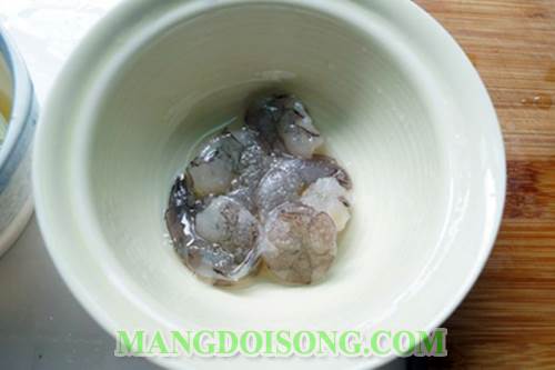 Cách làm cơm nắm tôm chà bông ngon đẹp mắt cho các bé yêu thưởng thức vào bữa sáng 1