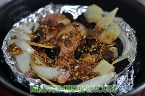 Cách làm gà hấp nấm gừng thơm ngon cho bữa cơm đoàn tụ gia đình thêm hạnh phúc 7