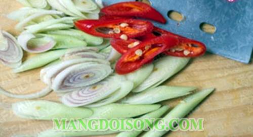 Cách làm gà xào sả ớt ngon nhất cho ngày có khách 2