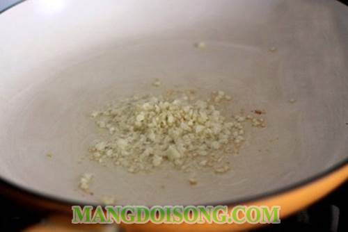 Cách làm giò lụa xào ngũ sắc ngon ngọt đẹp rực rỡ cho bữa cơm gia đình thêm phần lãng mạn 2