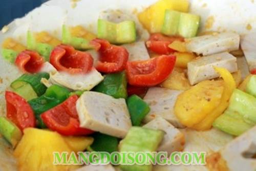 Cách làm giò lụa xào ngũ sắc ngon ngọt đẹp rực rỡ cho bữa cơm gia đình thêm phần lãng mạn 6