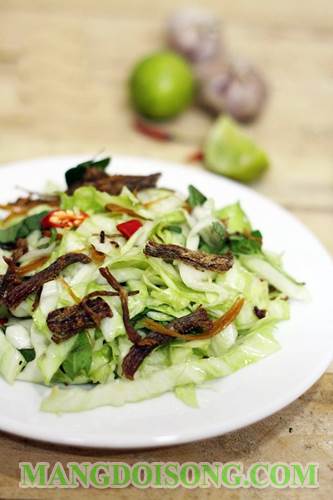 Cách làm gỏi bắp cải khô bò ngon thấm vị chua ngọt quyến rũ 4