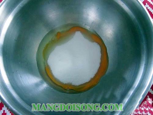 Cách làm kem dâu tây ngon có màu hồng rất đẹp mắt giúp đẹp da sáng mắt 3