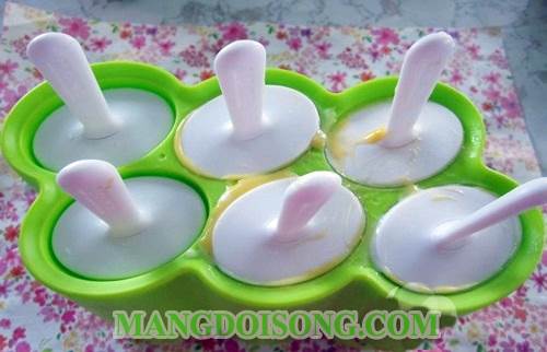 Cách làm kem sữa chua xoài thơm ngon đẹp mắt cho bé yêu 3