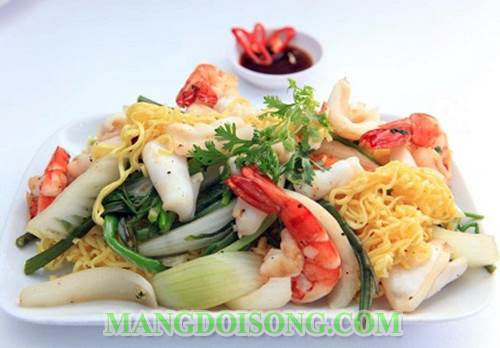 Cách làm mì xào hải sản thơm ngon trong các khu resort 4